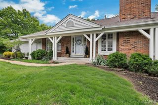 14932 Manor Lake Drive, Chesterfield, MO 63017