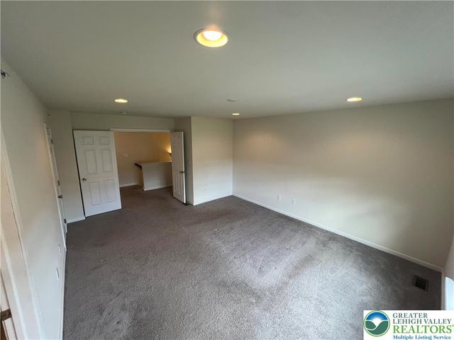 237 Snapdragon Way, Upper Macungie Twp, PA 18104