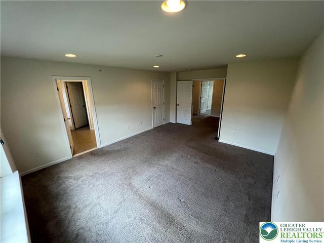 237 Snapdragon Way, Upper Macungie Twp, PA 18104