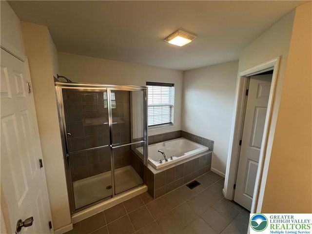 237 Snapdragon Way, Upper Macungie Twp, PA 18104