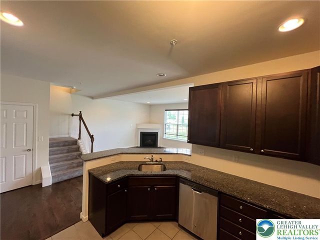 237 Snapdragon Way, Upper Macungie Twp, PA 18104
