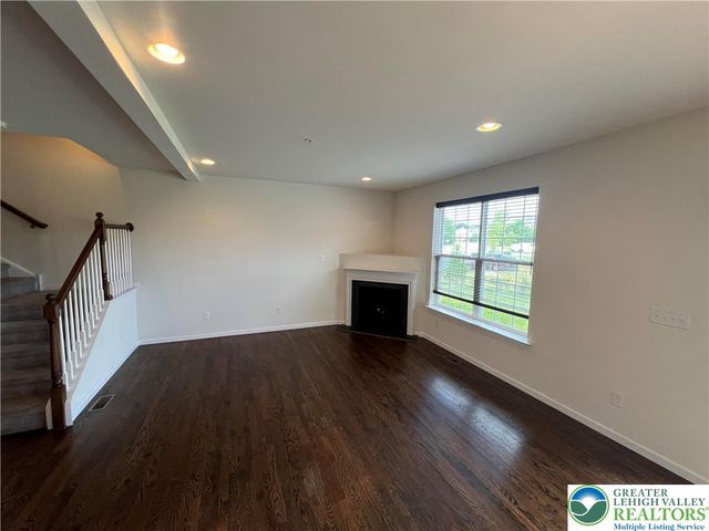 237 Snapdragon Way, Upper Macungie Twp, PA 18104
