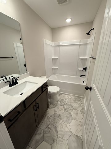 214 W Fallow Ct, Clarksville, TN 37040