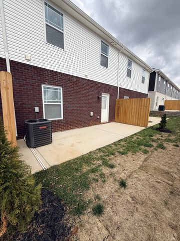 214 W Fallow Ct, Clarksville, TN 37040