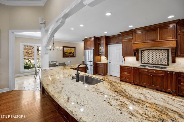 8829 Rosemont Blvd, Knoxville, TN 37923