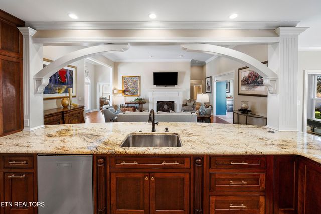 8829 Rosemont Blvd, Knoxville, TN 37923