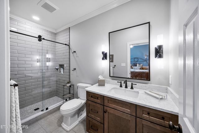 8829 Rosemont Blvd, Knoxville, TN 37923