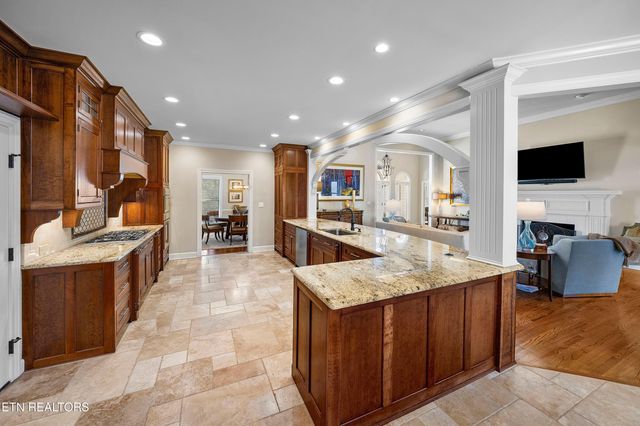 8829 Rosemont Blvd, Knoxville, TN 37923