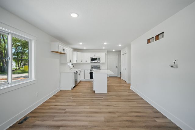 2527 Shaw Street, Des Moines, IA 50317