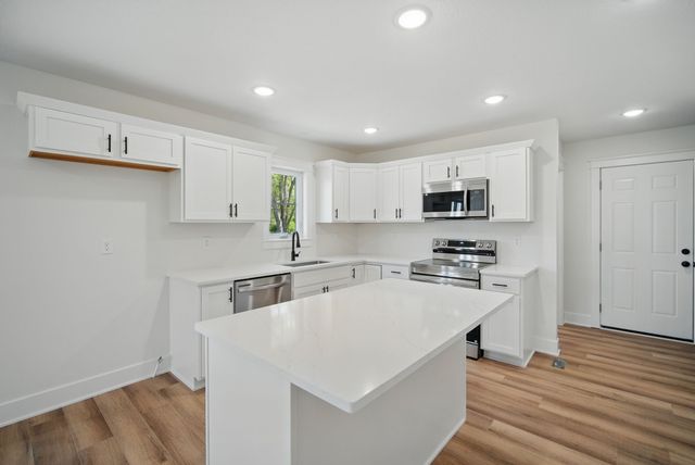 2527 Shaw Street, Des Moines, IA 50317