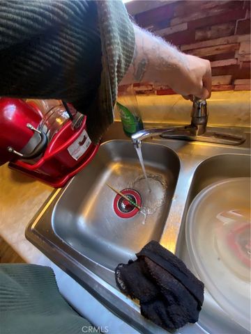 11018 S Figueroa, Los Angeles, CA 90061