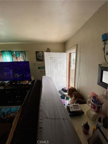 11018 S Figueroa, Los Angeles, CA 90061