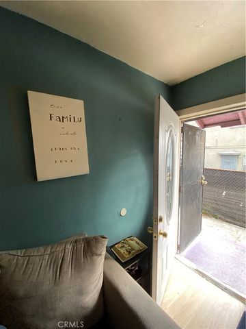 11018 S Figueroa, Los Angeles, CA 90061