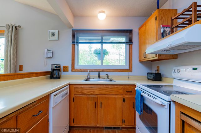 1874 Skillman Avenue W, Roseville, MN 55113