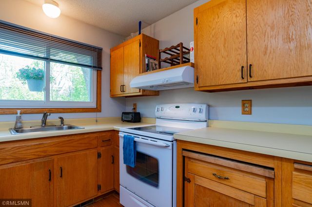 1874 Skillman Avenue W, Roseville, MN 55113