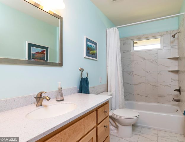 1874 Skillman Avenue W, Roseville, MN 55113