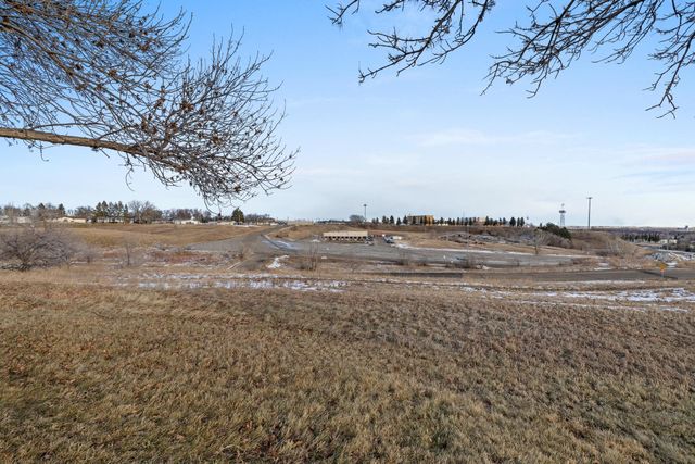 1606 6TH ST NW, Minot, ND 58703