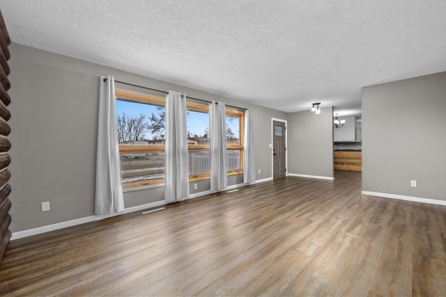 1606 6TH ST NW, Minot, ND 58703