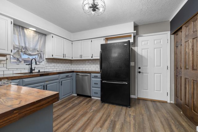 1606 6TH ST NW, Minot, ND 58703