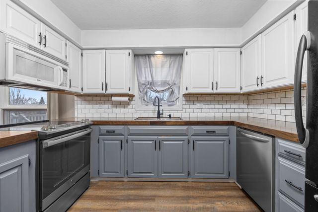 1606 6TH ST NW, Minot, ND 58703