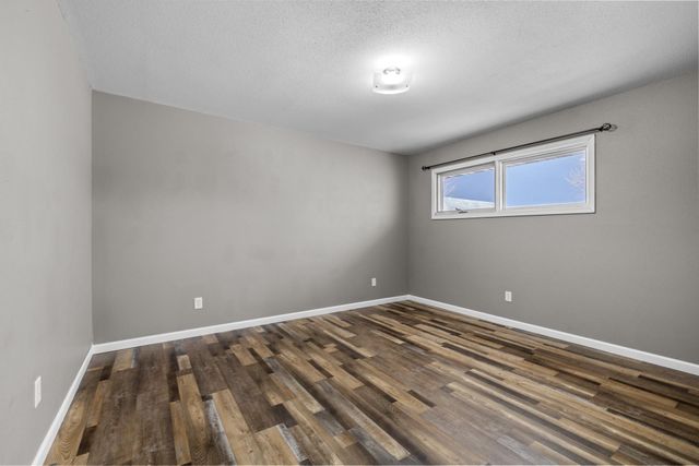 1606 6TH ST NW, Minot, ND 58703