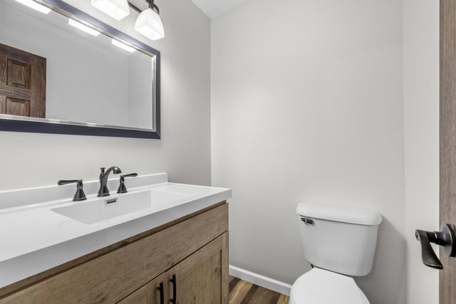 1606 6TH ST NW, Minot, ND 58703