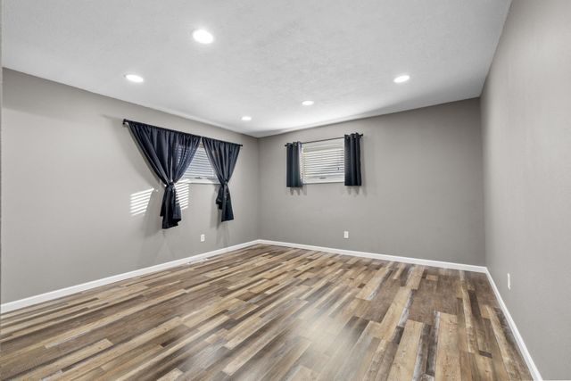 1606 6TH ST NW, Minot, ND 58703