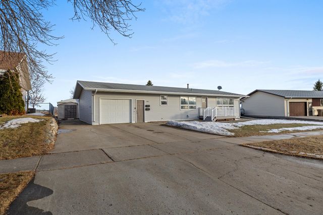 1606 6TH ST NW, Minot, ND 58703