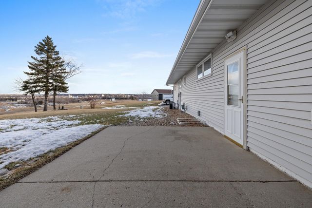 1606 6TH ST NW, Minot, ND 58703