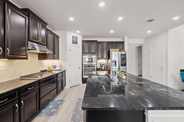 724 Pioneer GRV, Round Rock, TX 78665