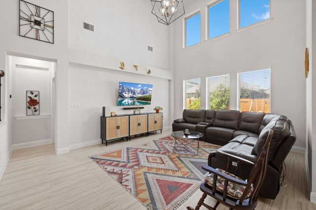 724 Pioneer GRV, Round Rock, TX 78665