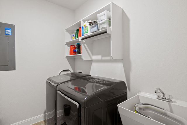 724 Pioneer GRV, Round Rock, TX 78665