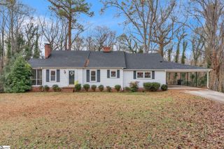 105 Barksdale Circle, Laurens, SC 29360