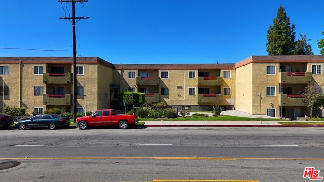 13266 Foothill Boulevard, Sylmar (los Angeles), CA 91342