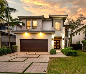 16065 SW 136th Ter, Miami, FL 33196