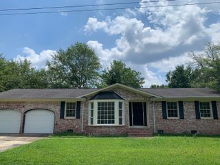 205 Pinewood Drive, Summerville, SC 29483