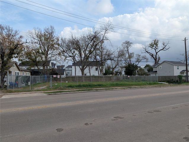 8506 North Main Street, Houston, TX 77022