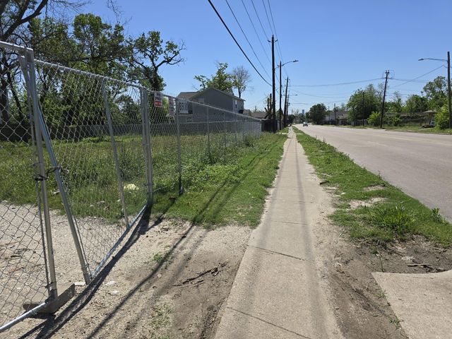 8506 North Main Street, Houston, TX 77022