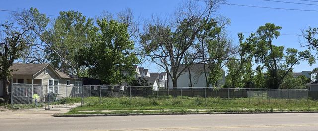 8506 North Main Street, Houston, TX 77022