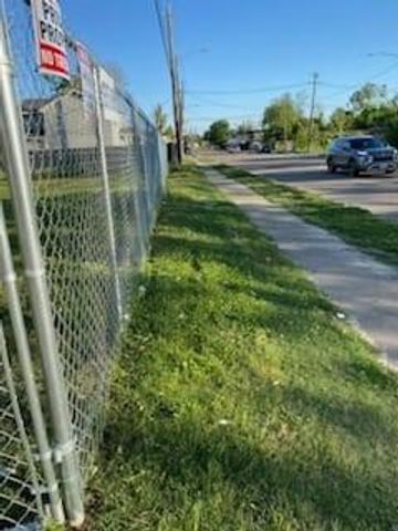 8506 North Main Street, Houston, TX 77022