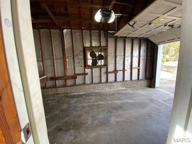 1015 S New Florissant Road, Florissant, MO 63031