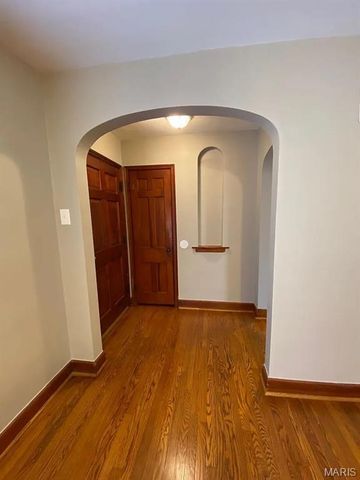 1015 S New Florissant Road, Florissant, MO 63031