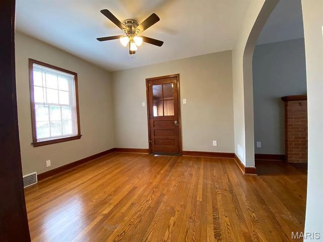 1015 S New Florissant Road, Florissant, MO 63031