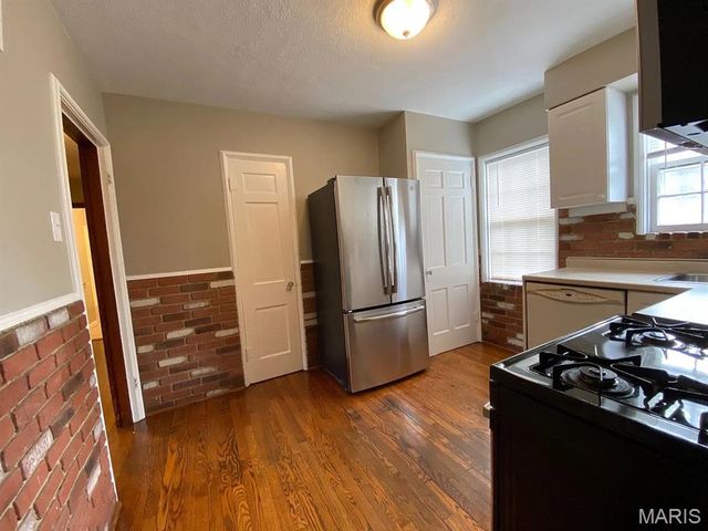 1015 S New Florissant Road, Florissant, MO 63031