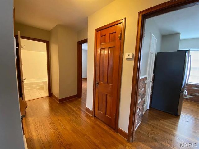 1015 S New Florissant Road, Florissant, MO 63031