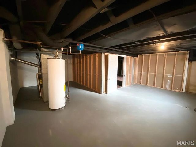 1015 S New Florissant Road, Florissant, MO 63031