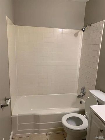 1015 S New Florissant Road, Florissant, MO 63031