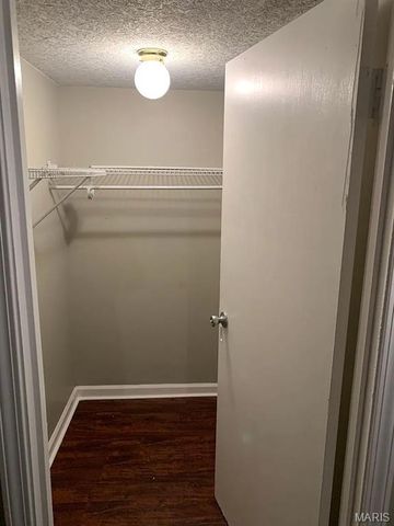 1015 S New Florissant Road, Florissant, MO 63031