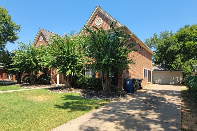 2200 Strathmore Drive, Highland Village, TX 75077