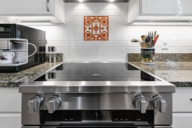 1624 N Farwell AVENUE, Milwaukee, WI 53202